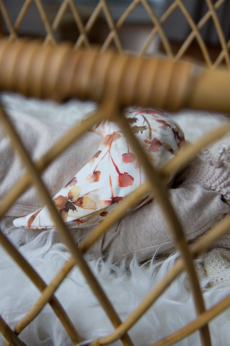 Zacht baby warmtekussen Comfy Luna met rustige wild flower print