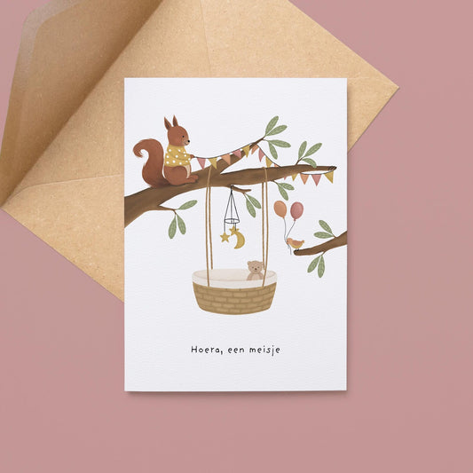 Ansichtkaart hoera, een meisje van ByShari met zachte illustratie, gedrukt op stevig papier en geleverd met kraft envelop