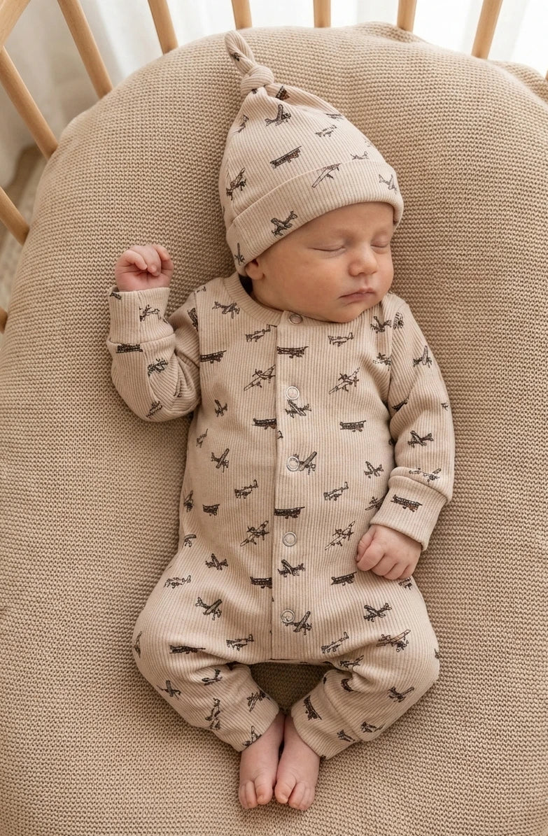 Handgemaakt baby boxpakje van natuurlijke ribstof vliegtuigen, zacht en comfortabel voor pasgeborenen