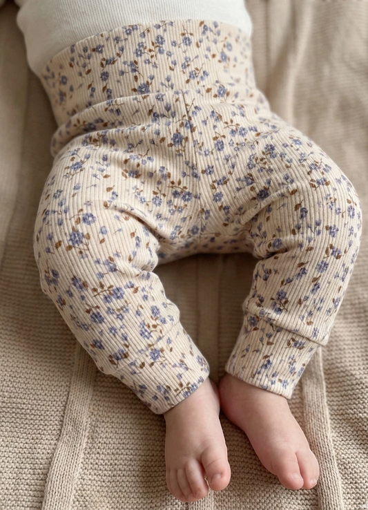 Baby broekje – Blauwe minibloemen