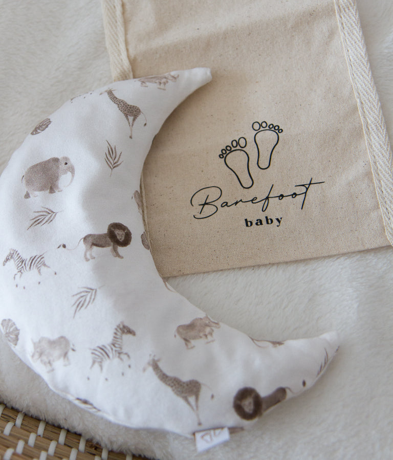 Comfy Luna warmtekussen voor baby’s met safari dierenprint in maanvorm