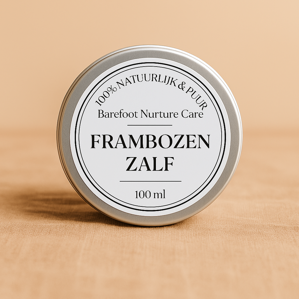 Zachte structuur van biologische frambozenzalf in een tinnen blikje – Barefoot Nurture Care