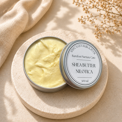 Romige structuur van zachte Nilotica shea butter die smelt op de huid – natuurlijke babyverzorging