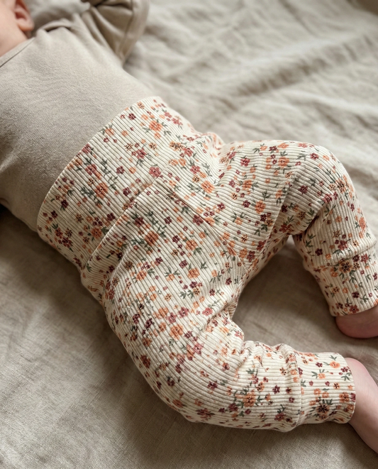 Baby broekje – Boterbloem klei roze