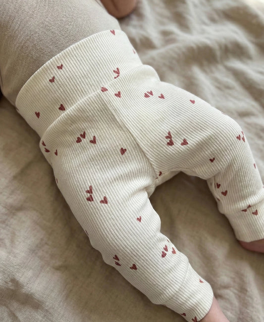 Baby broekje – Hartjes klei roze