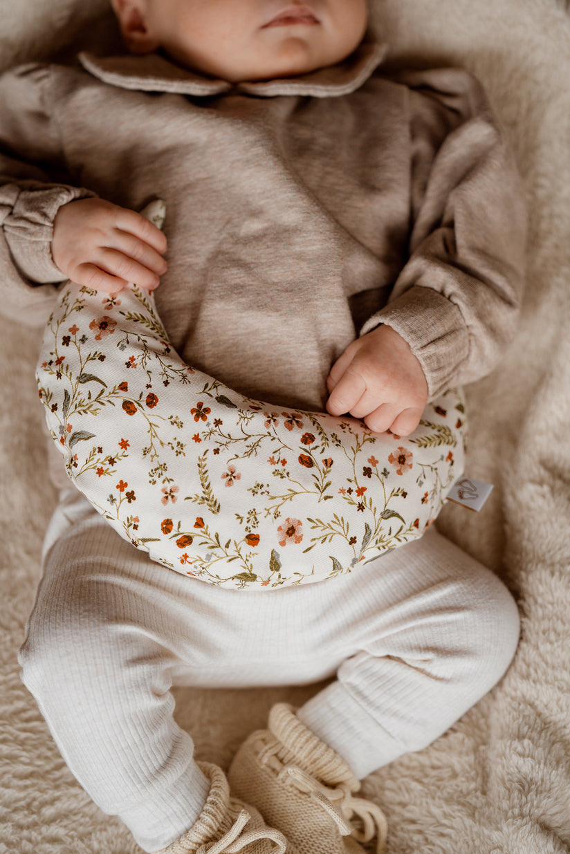 Handgemaakt warmtekussen Comfy Luna met fijne millefleur bloemenprint voor baby’s