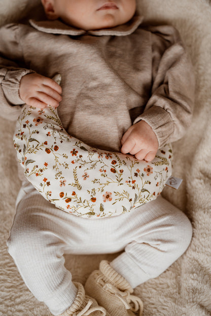 Handgemaakt warmtekussen Comfy Luna met fijne millefleur bloemenprint voor baby’s