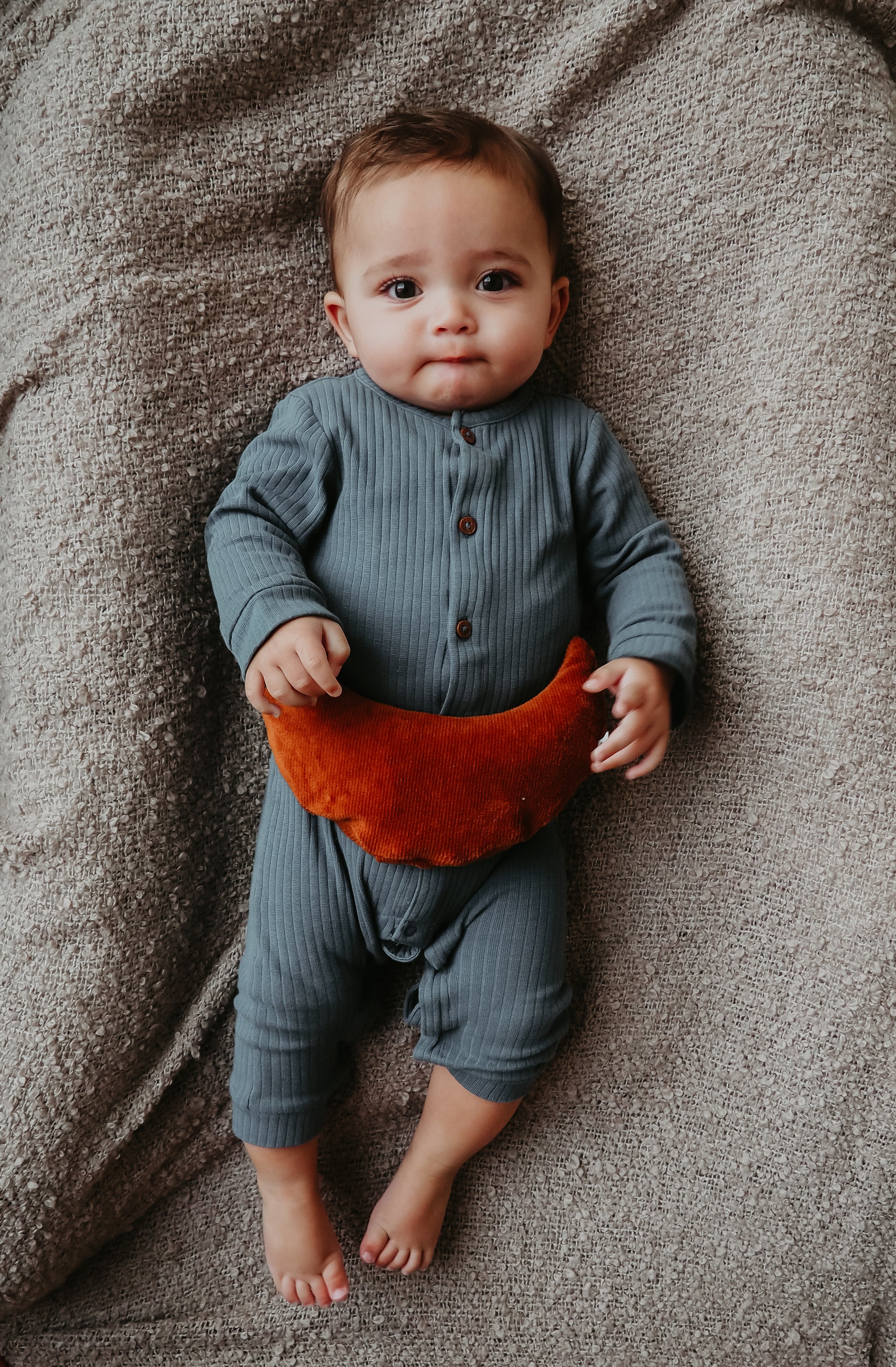 Handgemaakt warmtekussen Comfy Luna met ribstof in cognac tint