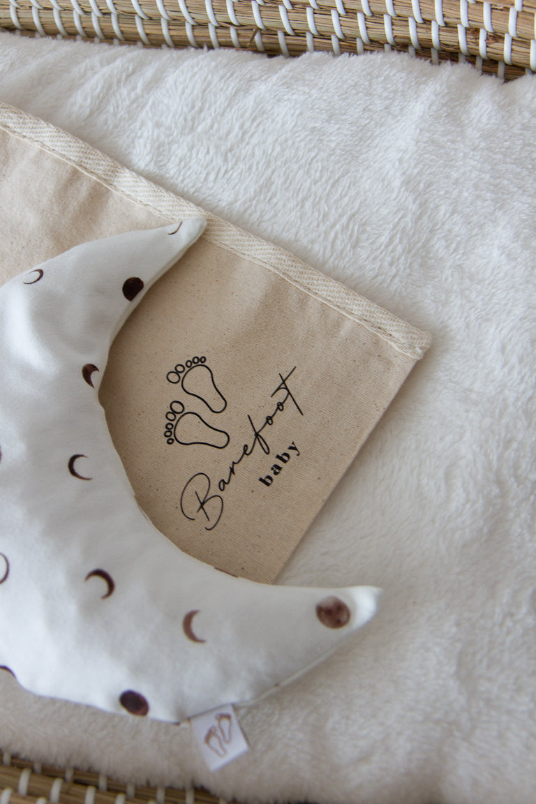 Comfy Luna warmtekussen voor baby’s met beautiful moon print in zachte tinten