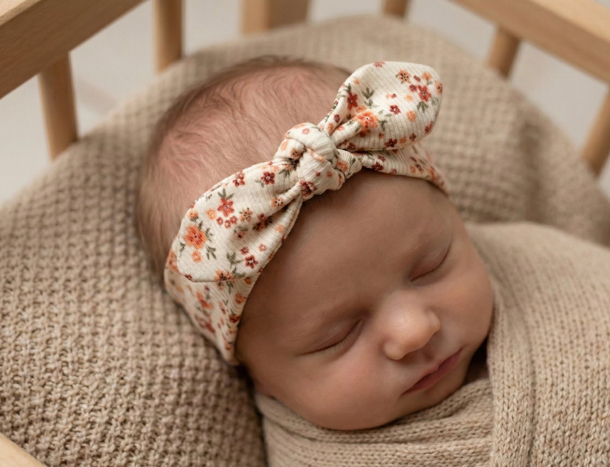 Haarbandje baby boterbloem klei roze handgemaakt Barefoot Baby