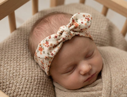 Haarbandje baby boterbloem klei roze handgemaakt Barefoot Baby