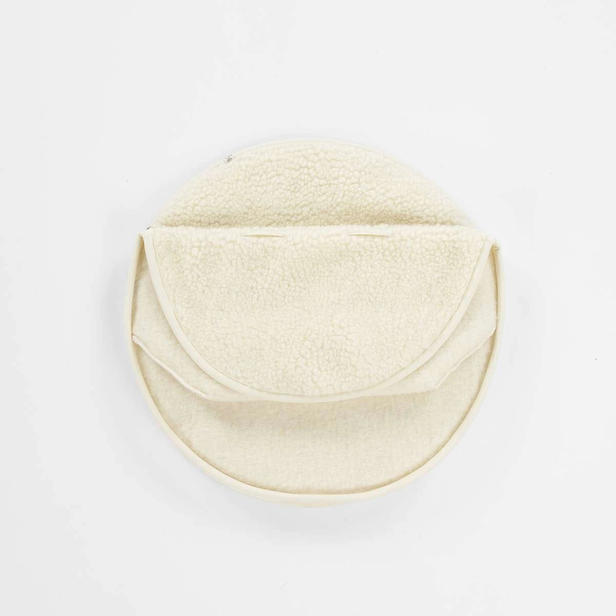 Merino wollen baby voetenzak in beige of naturel, geschikt voor autostoel