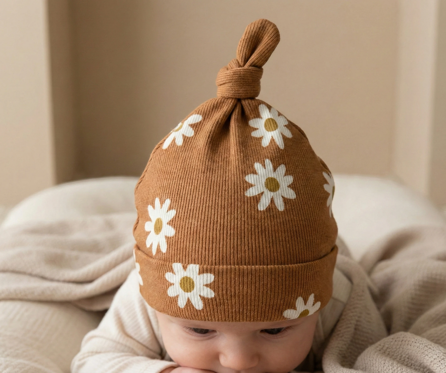 Detail ribstof mutsje daisy clay