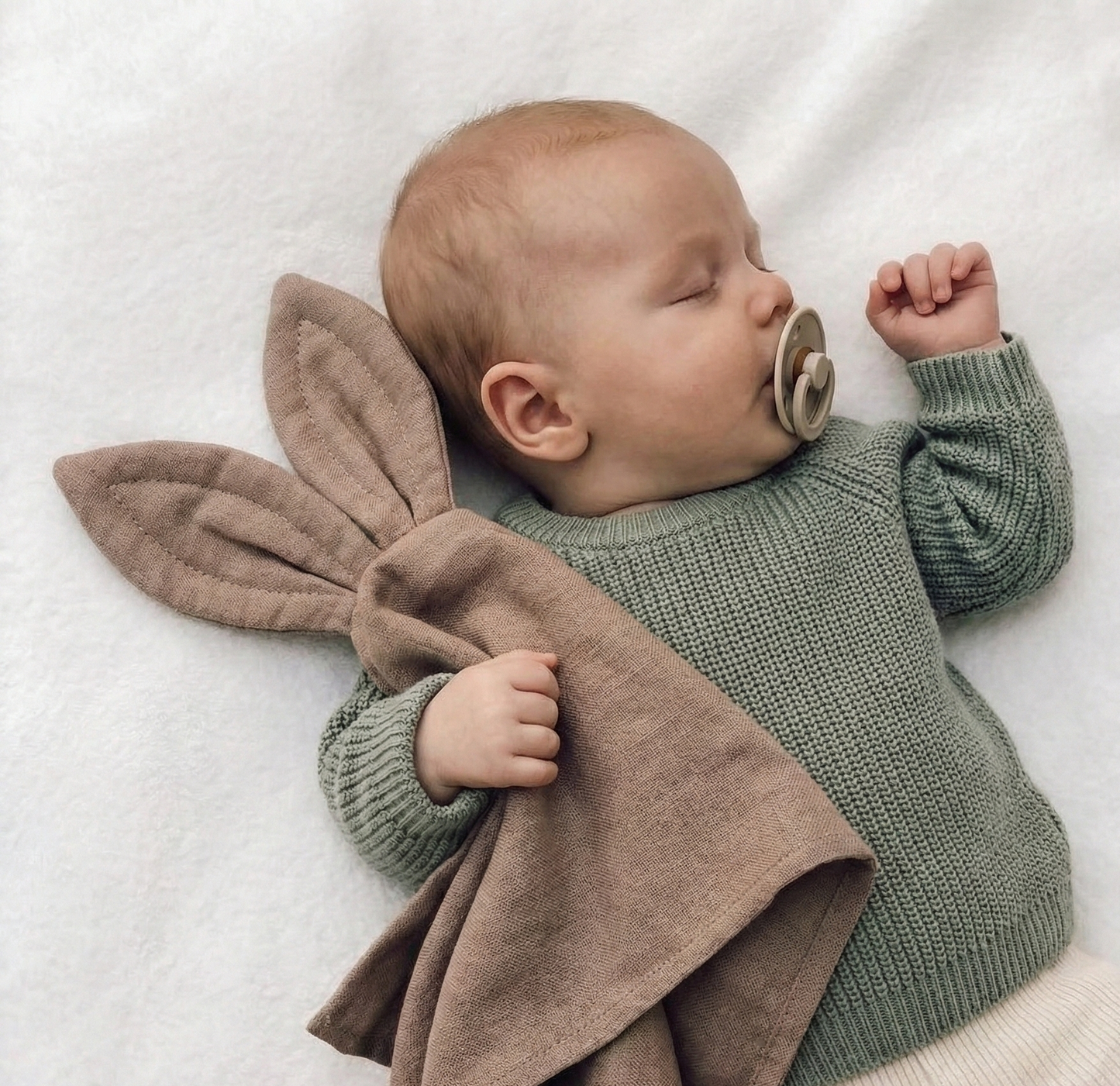 Detail van de zachte stof van het Saga Cuddle Cloth knuffeldoekje in mauve