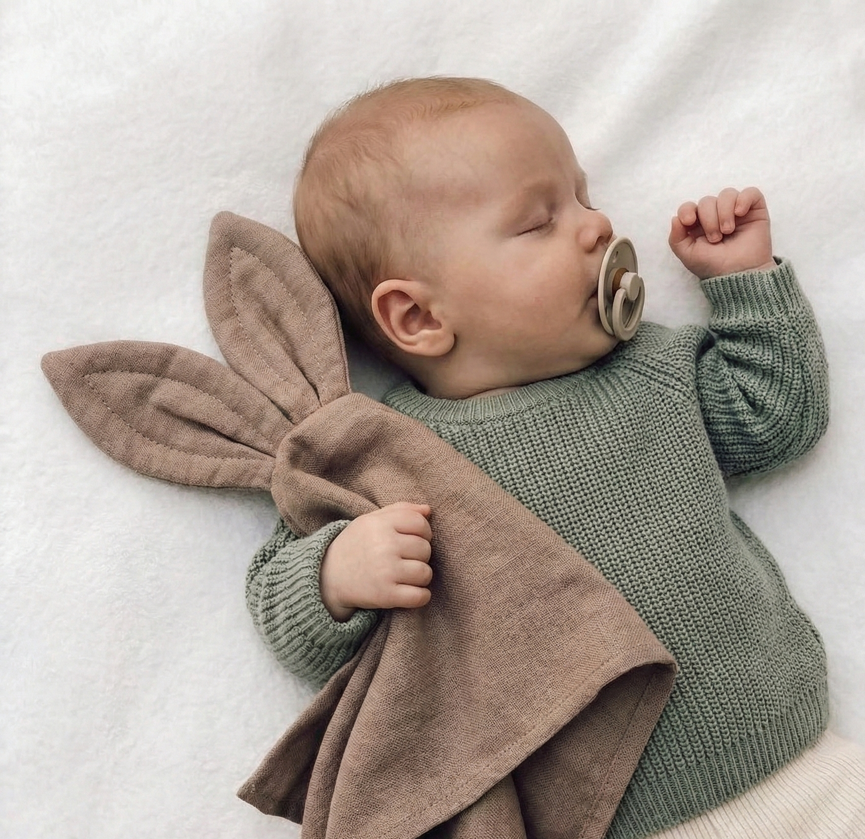 Detail van de zachte stof van het Saga Cuddle Cloth knuffeldoekje in mauve