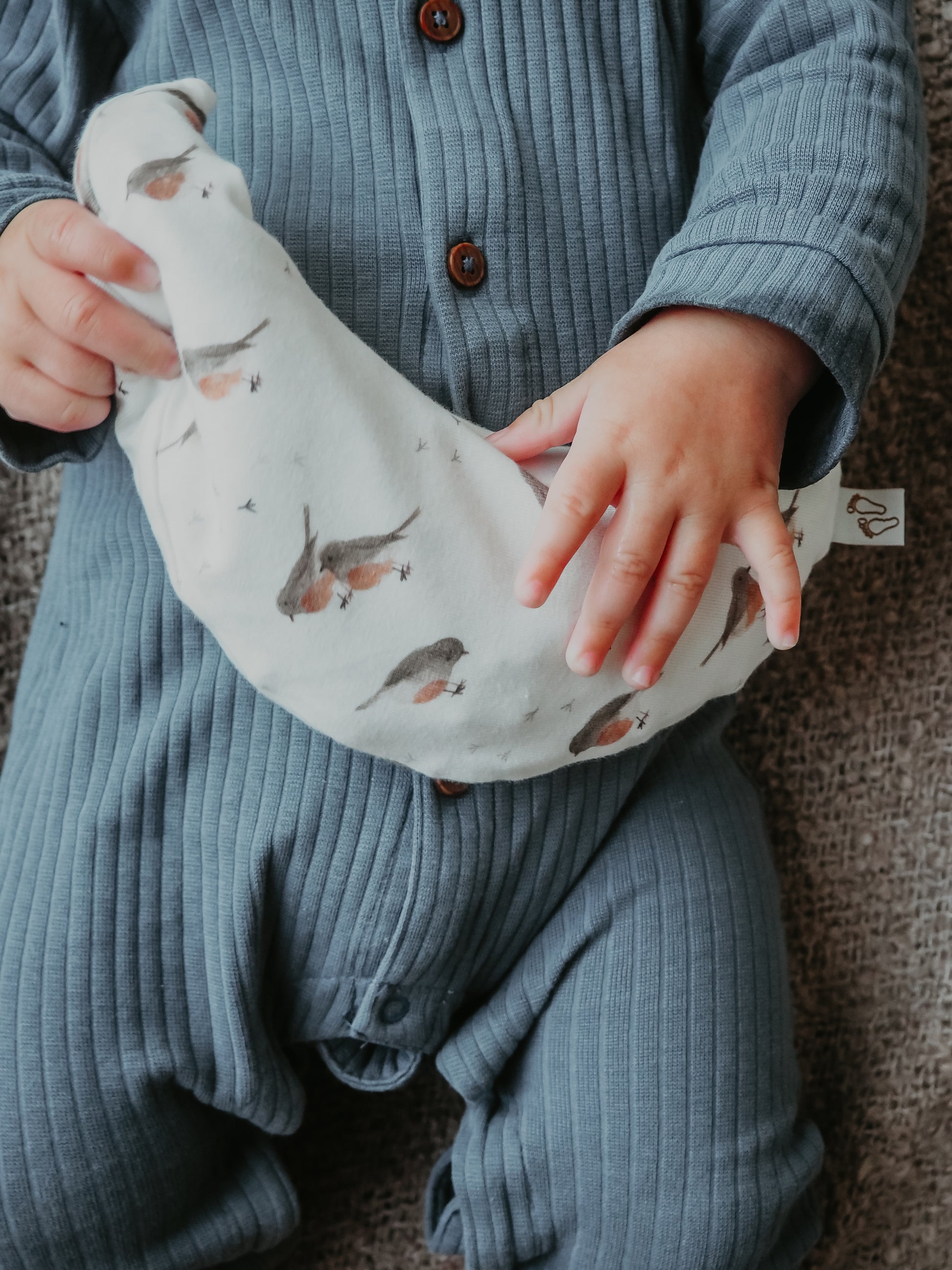 Zacht baby warmtekussen Comfy Luna met rustige robin print