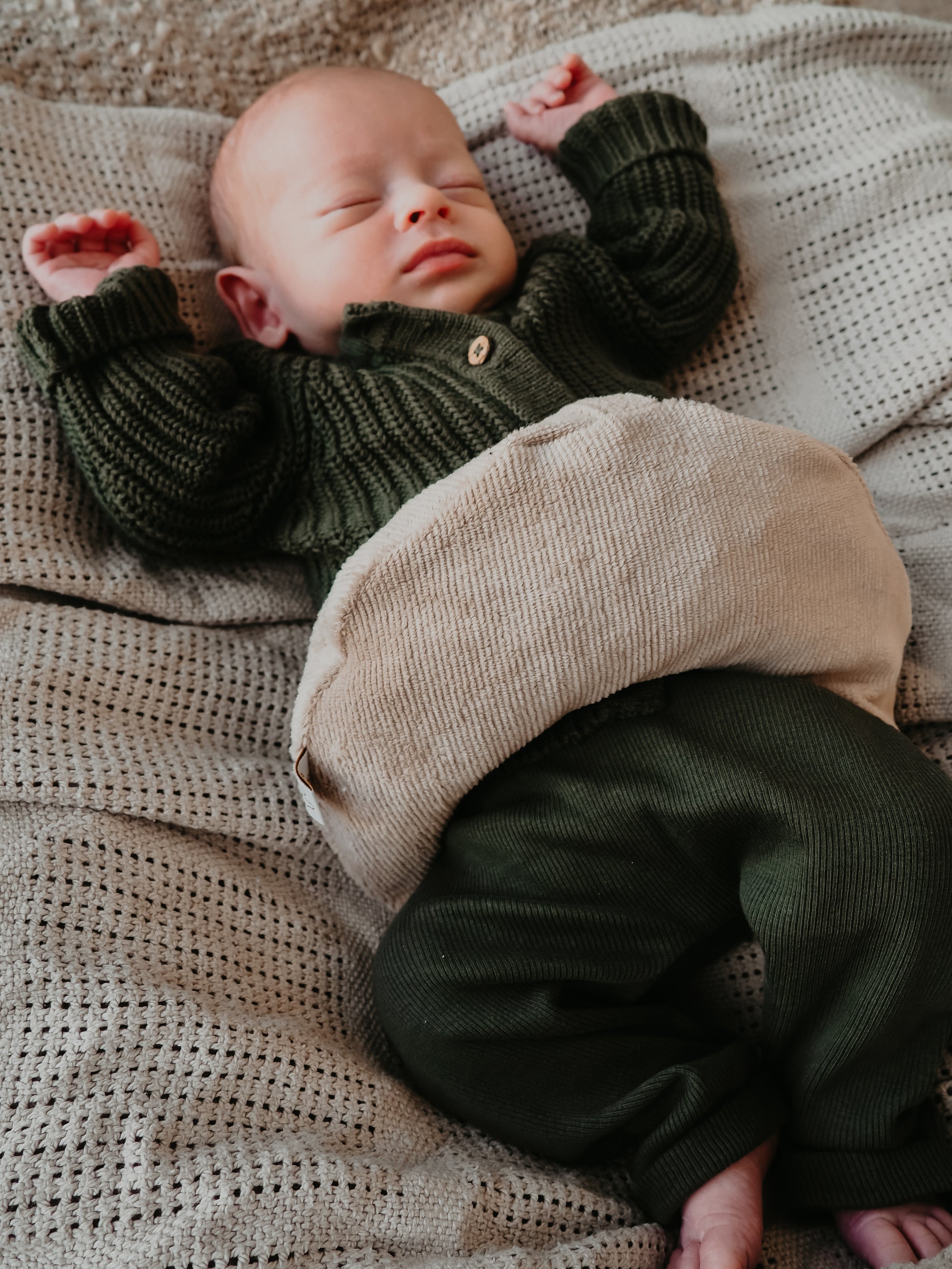 Zacht baby warmtekussen Comfy Luna in lichte beige ribstof